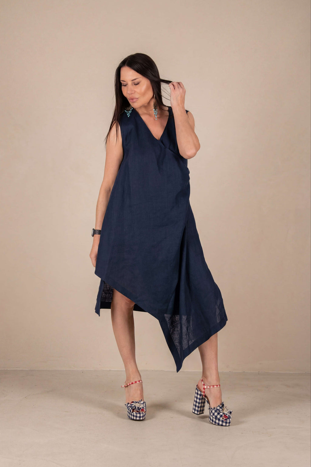 асиметрична ленена рокля